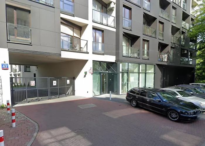 Premium Spire Apartment +Parking